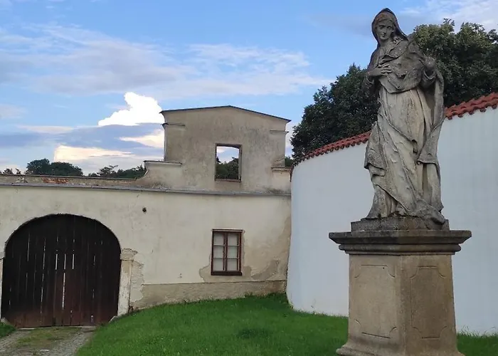 Hradecka *
